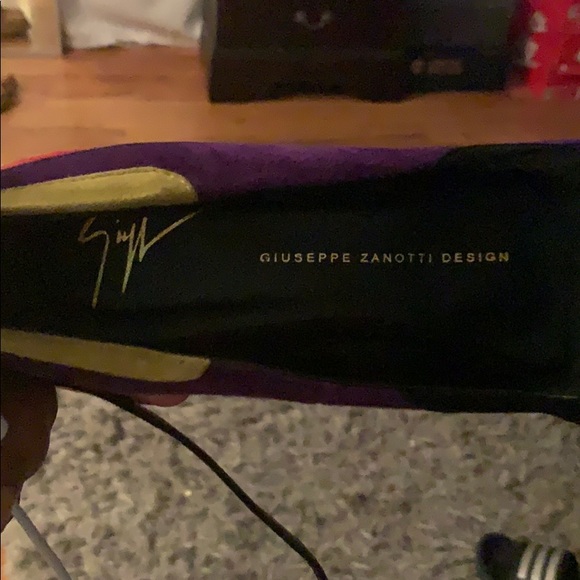 Color - Picture 2 of 3